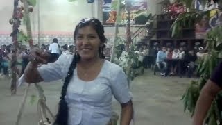 Cholita En Los Columpios En Cochabamba