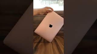 Macbook Retina 12-Inchs Rose D Core M3 Processor.