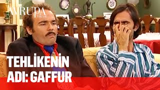 Burhan, Gaffuru Ispiyonluyor - Avrupa Yakası