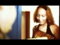 Download leatitia love de vou Clip 2010 MP3 song and Music Video