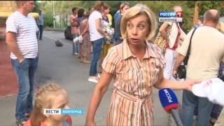 Видео Противостояние жильцов и автомобилистов в Волгограде от ГТРК "Волгоград-ТРВ". "Волгоград 24", улица Автомобилистов, Волгоград, Россия