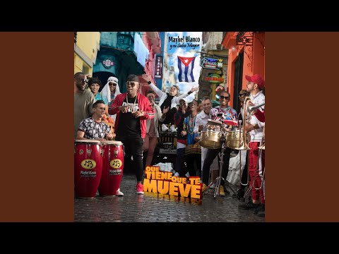 Que Tiene Que Te Mueve Video