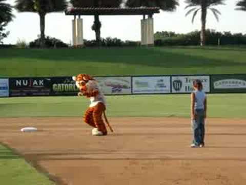 houston astros mascot orbit. Flying Tigers mascot race