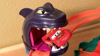 Shark Attack Lightning McQueen Sharkbite Bay Playset 18 CARS Hot Wheels Disney Pixar Cars 2 toys
