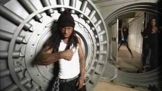 Watch Lil Wayne Throw It Back video