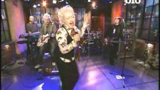 Watch Cyndi Lauper Set Your Heart video