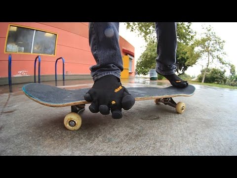 SKATING IN VIBRAM FIVE FINGERS