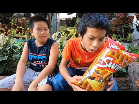 Cậu Bé Tốt Bụng Chia Sẻ Bim Bim Cho Bạn - Dạy Bạn Biết Yêu Thương Người Khác! Thầy Thái Vlog