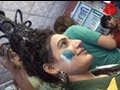 گجرانوالہ میں ایک لڑکی نے سر پر مینار پاکستان کا ماڈل سجالیا