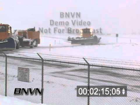 3/16/2006 Aviation Winter Weather Video. Airplane Go Around Stock Video