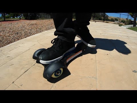 THREE WHEELED RAZOR SOLE SKATE