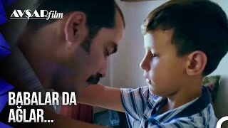Yılların Küskünlüğü Omuzlarına Yük Yapar Babam Ve Oğlum