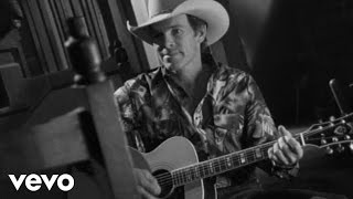 Watch Chris Ledoux Look At You Girl video