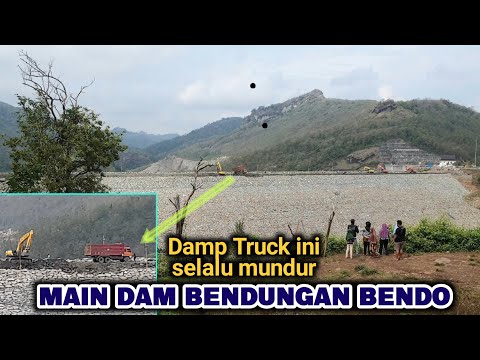 MAIN DAM Waduk Bendo Semakin Sempit Dump Truck ini Tidak Bisa Putar Balik