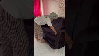 Menghilangkan Bekas Sisa Malam Jumat