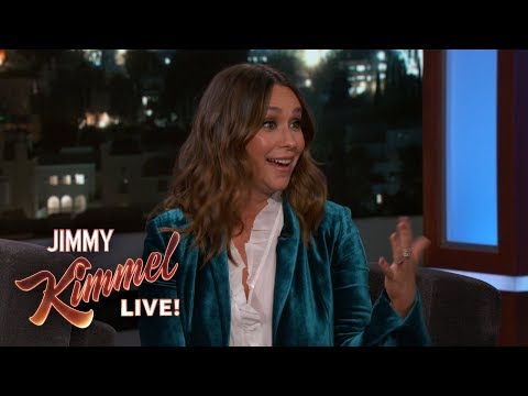 Jennifer Love Hewitt on Playing a 911 Operator