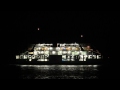 夜の桜島フェリー（足湯のある溶岩なぎさ公園から撮影）