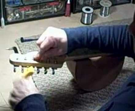 Change Strings on a Fender Guitar by Billy Penn 300guitars Billy Penn 300guitars How To Re String A Fender Guitar With Kluson Tuners