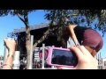 Ragazza scavalca un recinto e rimane in mutande - Spettacolare!!!