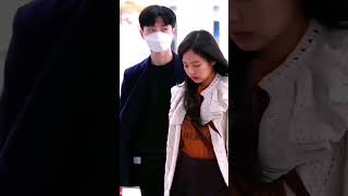 Jennie and her bodyguard look at each other 😍🥰💖💫 #jennie #short
