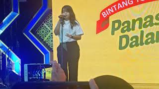 Hanin Dhiya (menunggu kamu) di mall metropolitan cileungsi