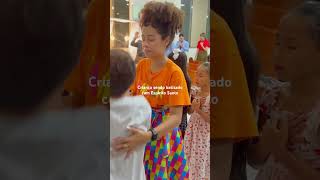 Criança Sendo Batizado Com Espírito Santo.