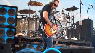 Watch Ace Frehley Cold Gin live video