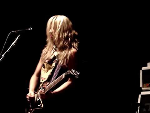 The Donnas - Allison Robertson - wasted solo