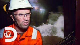 Large Ship Gets Caught Between Two Storms At The Same Time | Mighty Ships