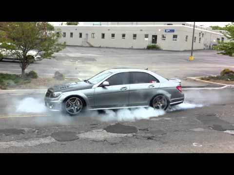 Mercedes C63 AMG Burnout Street Race