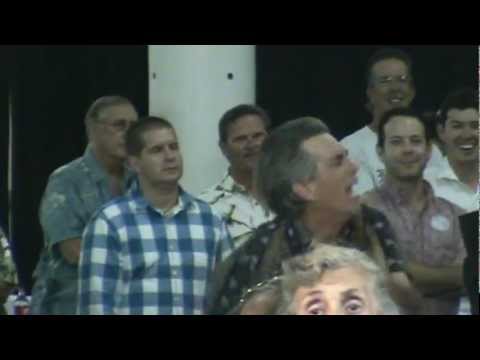 O senhor mais vidrado que já viram num concerto! O senhor mais vidrado que já viram num concerto!