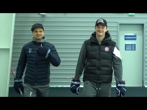 Игроки ХК "Сочи" на тренировке у "Медбата" и "Деффчонок"