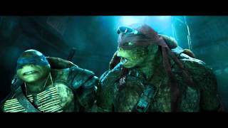 TEENAGE MUTANT NINJA TURTLES - Official Film Clip - "Sneaking In" - Int. English