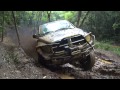 dodge ram no buraco da trilha da abelhinha