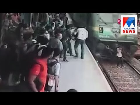 abs brake saves women life, iru sakkara vagana otti uyir pilaittha kaatchi, thiramai vaindha vaagana ottunar