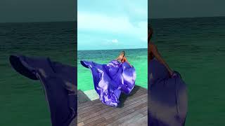 How to surprise subscribers - A chic photo shoot in flying dresses in the Maldiv