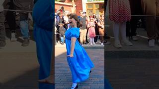 Disneyland Paris, Wendy Is Flying High, Waiting For Peter Pan, Pirates, Disney Stars On Parade