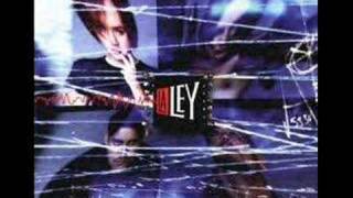 Watch La Ley Guerrillero video