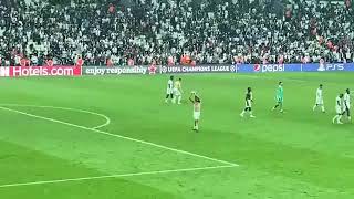 Francisco Montero Dortmund Maçı Sonrası Taraftarla Buluşması Forma Atıyor.