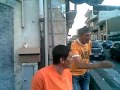 CASALINGA FOCOSA E PROVOCANTE CON I MURATORI