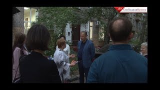 Видео Жителей домов по улице Балтийской пытаются вынудить покинуть свои дома от Свободная Пресса, Балтийская улица, Москва, Россия