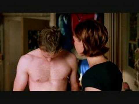 luke mably y julia stiles. Luke Mably SHIRTLESS