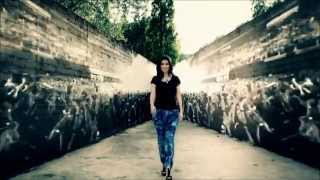 Watch Laura Pausini Las Cosas Que No Me Espero video