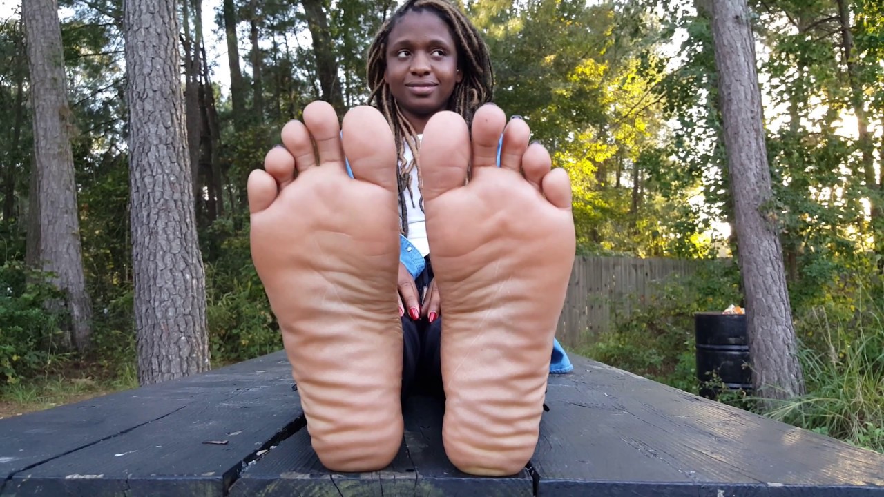 Ebony soles scrunch free porn pictures