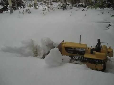 Caterpillar D8 Schneeräumen Teil 1 RC Dozer snow clearing...