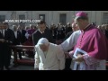 Benedicto XVI, uno más en el encuentro con ancianos y abuelos en San Pedro