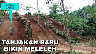 Bebek Jahat Naik Tanjakan Tembok Panto Sapuran