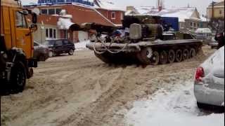 Видео Танки в Волгограде 11 12 2013 от ольга тишевская, Армейская улица, Волгоград, Россия