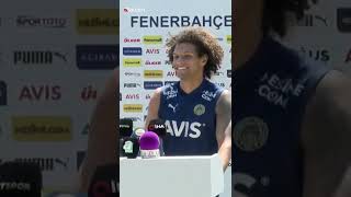 Fenerbahçe'nin yeni transferi Willian Arao'nun üzerine düşen reklam panosu herke