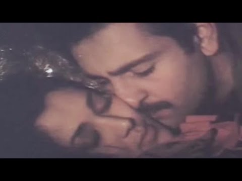 Rajeev Kapoor Mandakini Hot Kissing Scene - Hum To Chale Pardes...